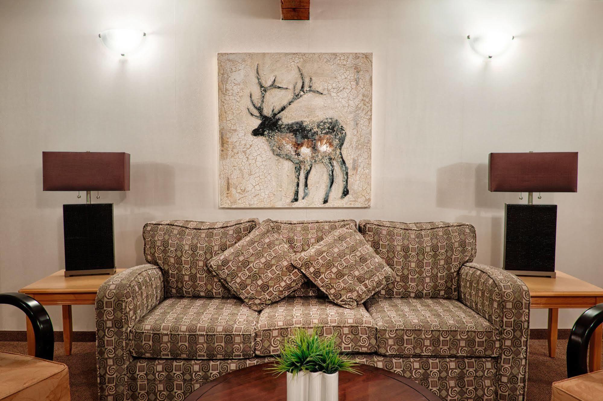 Smugglers Cove Inn Луненбург Екстериор снимка